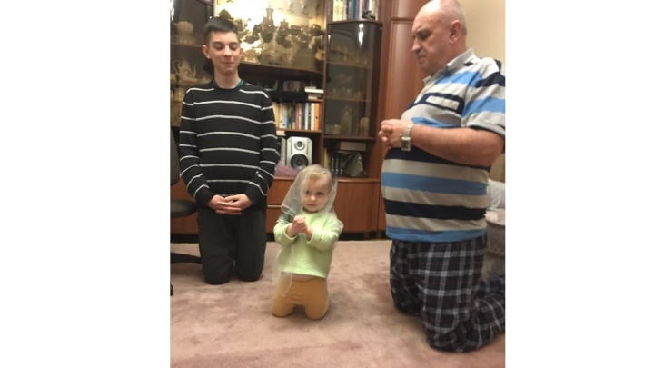 The Sabbath-keeping family of Ivan Yurishko in Ukraine prays for peace. The little girl is Sara, the daughter of Vladik and Dvora Yurishko. Vladik was an Ambassador Bible College student in 2018.